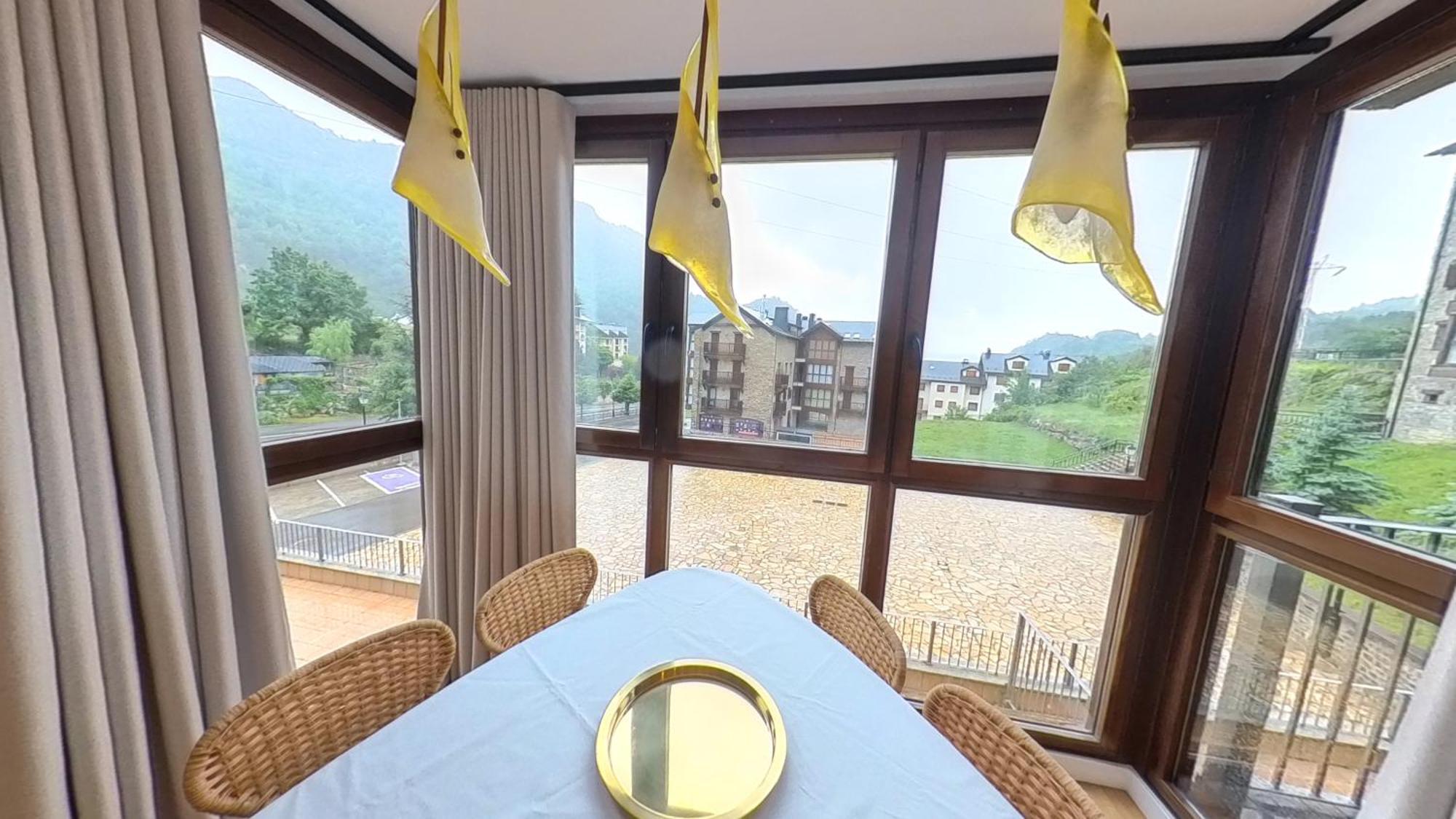 Hadar Deluxe - Tucasaenlospirineos Escarrilla Exterior foto